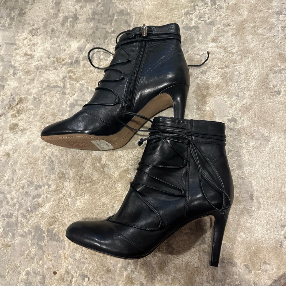 Vince camuto chenai booties wraparound size 7